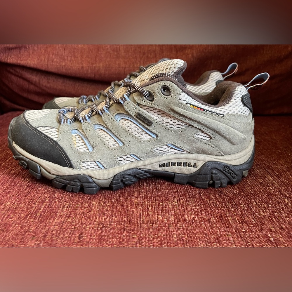 Womens Merrel hiking shoe